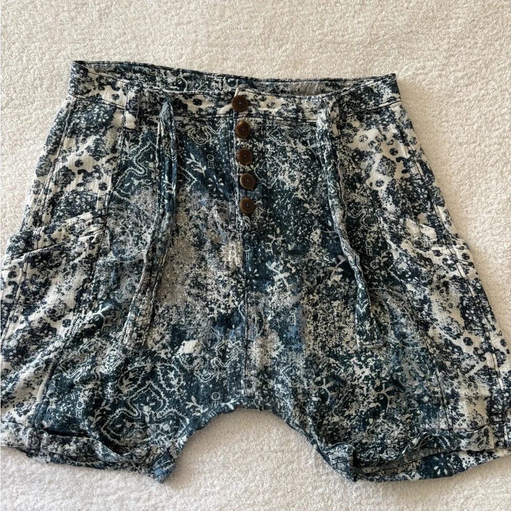 Free People Blue and White Cargo Shorts - Picture 9 of 11